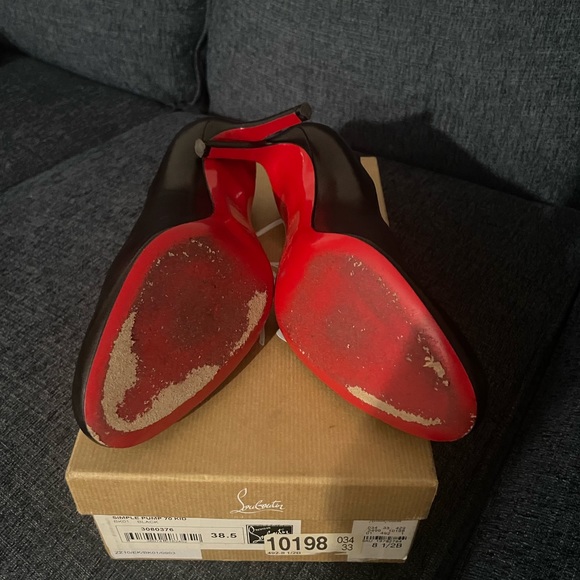 Christian Louboutin - Picture 5 of 7